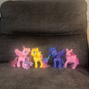 Lot Of 5- My Little Pony Friends of Equestria  Hasbro Friendship is Magic Figure
